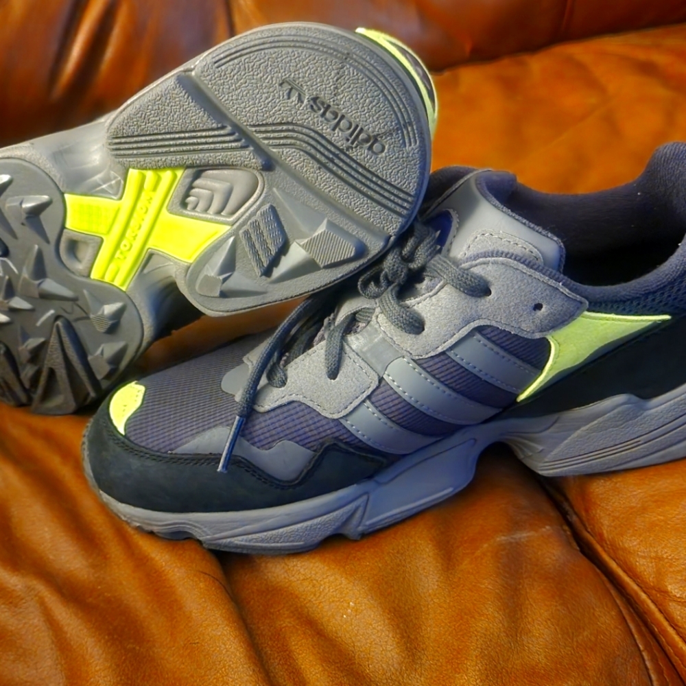 Adidas Yung-96 Carbon/Grey Four-Slime Yellow Men's Size 7 New w/o tags no box